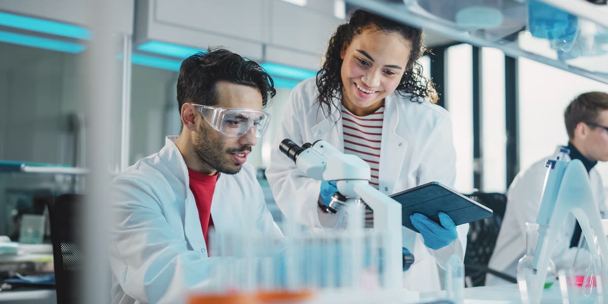 mppmurphy's tweet photo. Pfizer is transforming its content supply chain to bring scientific breakthroughs to market at lightspeed by partnering with Adobe.  Read about this success story and watch the video they shared during the Adobe Summit 2024 Opening Keynote!

https://t.co/Vy5vIE2mQC https://t.co/3h55AKqW4T