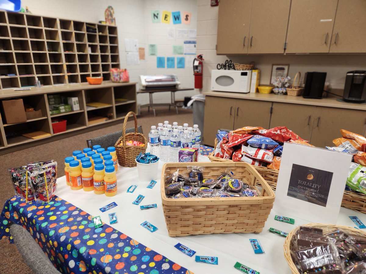 What a great way to celebrate the solar eclipse today. Administration provided snacks for the staff! <a href="/GCSchoolsNC/">Guilford Co. Schools</a> <a href="/Super_GCS/">Dr. Whitney Oakley</a>