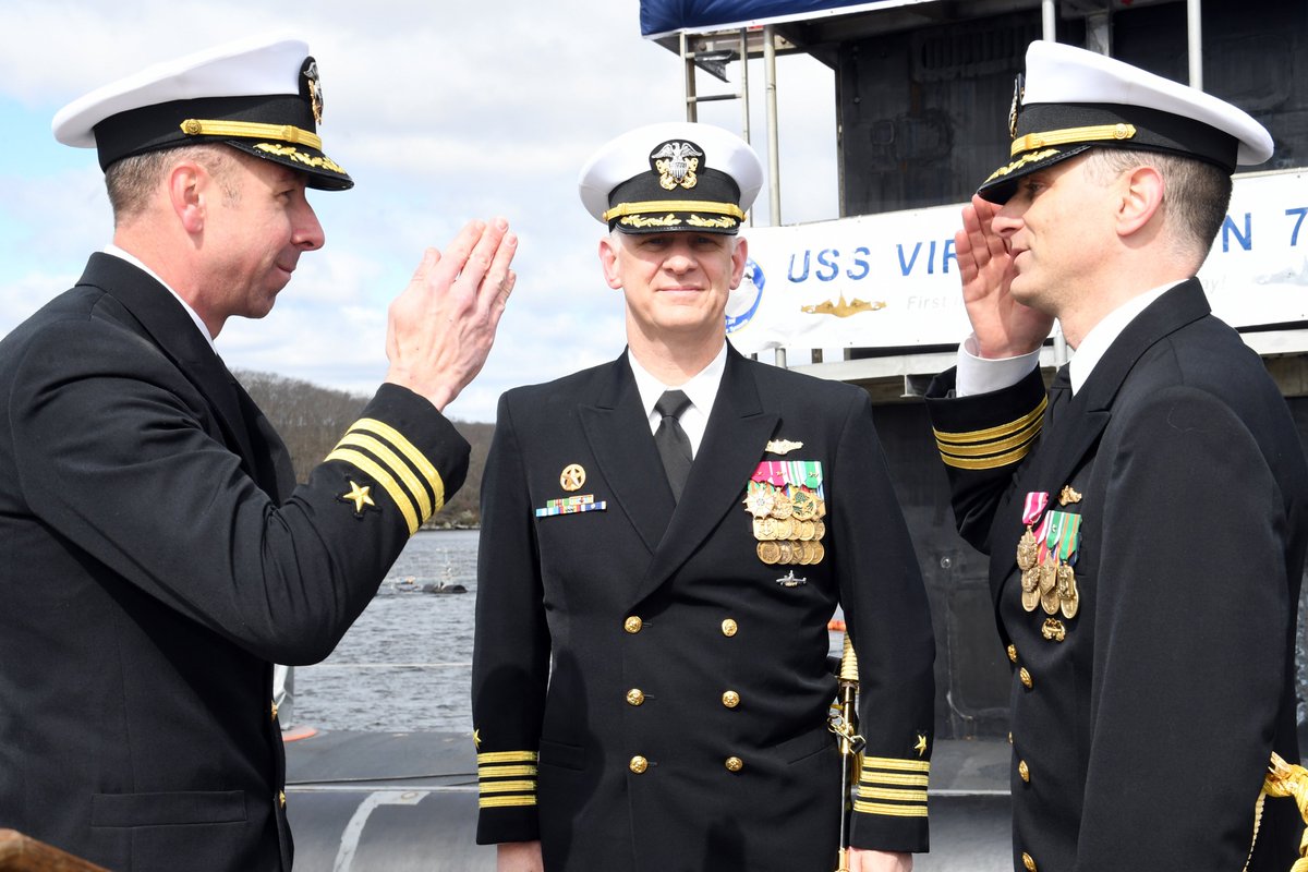 Cmdr. Jess B. Feldon turned over command of the nuclear-powered fast attack submarine USS Virginia (SSN 774) to Cmdr. Mike Hartzell in a traditional change-of-command ceremony. #nuclearfleet #peoplegetthingsdone #harnesstheatom #unmatchedpropulsion dvidshub.net/news/467901/us…