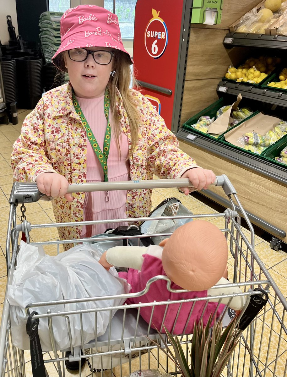 My gorgeous 15yr old Evie is helping me shopping before going back to her Special School tomorrow after the Easter Break. She’s got lots of serious stuff going on with her health currently 😢but it never stops her smiles.🥰 #RareGenetics #LearningDisability #Findthesmiles 😍