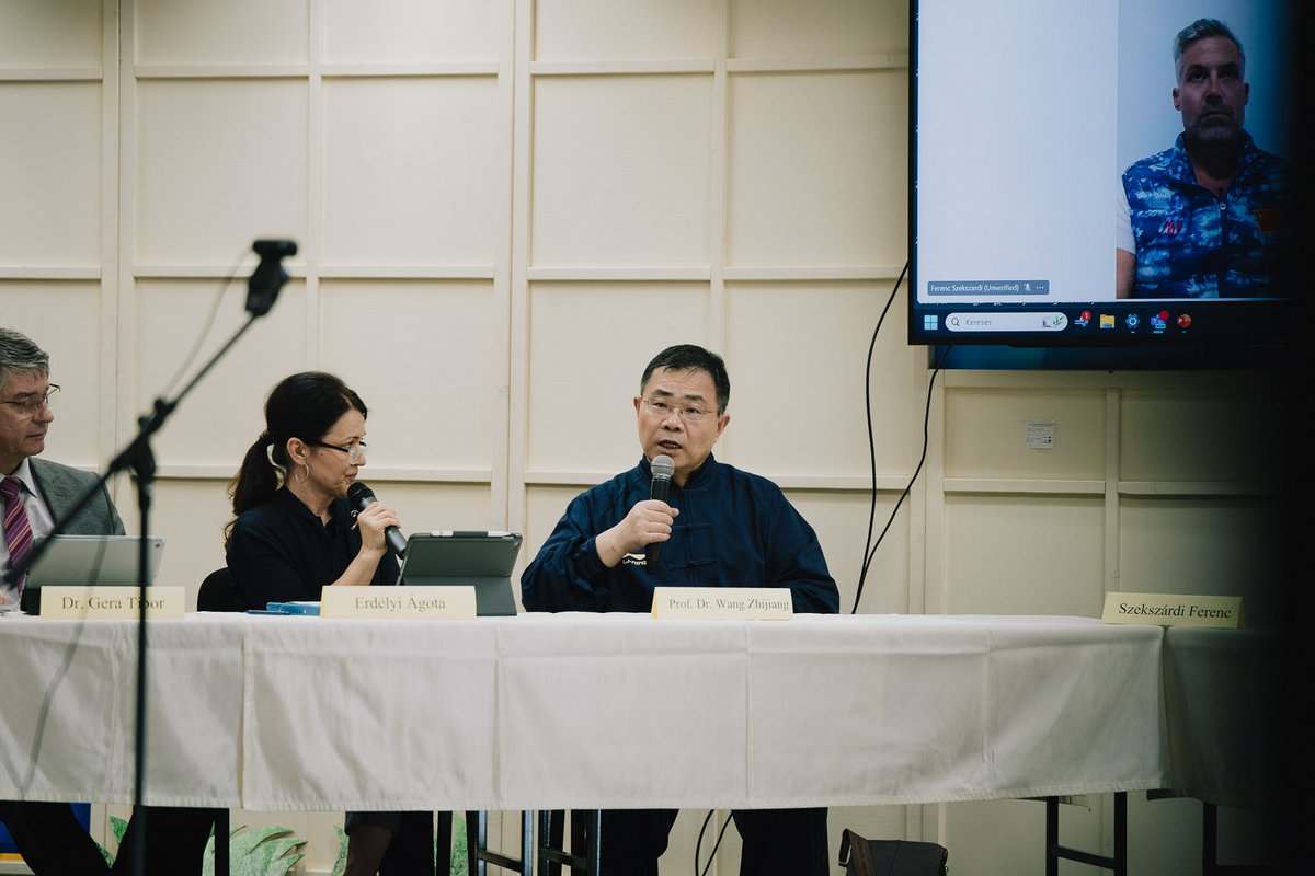 The SZTE Confucius Institute and the Eötvös József High School and Primary School organized a conference 🗣️💬 celebrating Chinese Language Day on March 27 in Szeged. 🌐📲
u-szeged.hu/news-and-event…

#Universityofszeged #Studyinszeged #ConfuciusInstitute #eötvösjózsefhighschool #SZTE