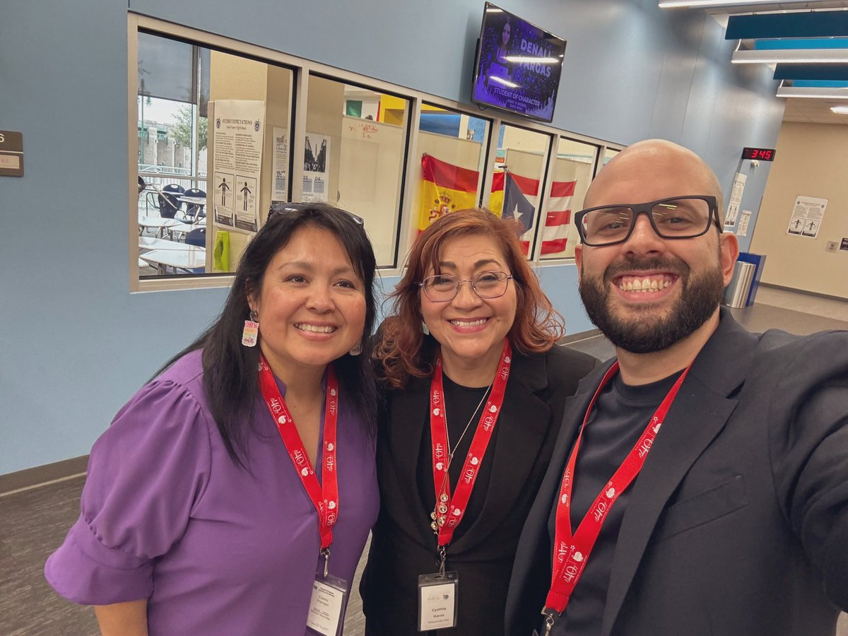 JonCruzEdu's tweet photo. Qué dicha toparme with these outstanding leaders, mentoras, and fierce advocates de la educación bilingüe in the Dallas-Fort Worth Metroplex and beyond❕🟥🟪🟦 @BEAMDFW https://t.co/ATE0gMdFhf