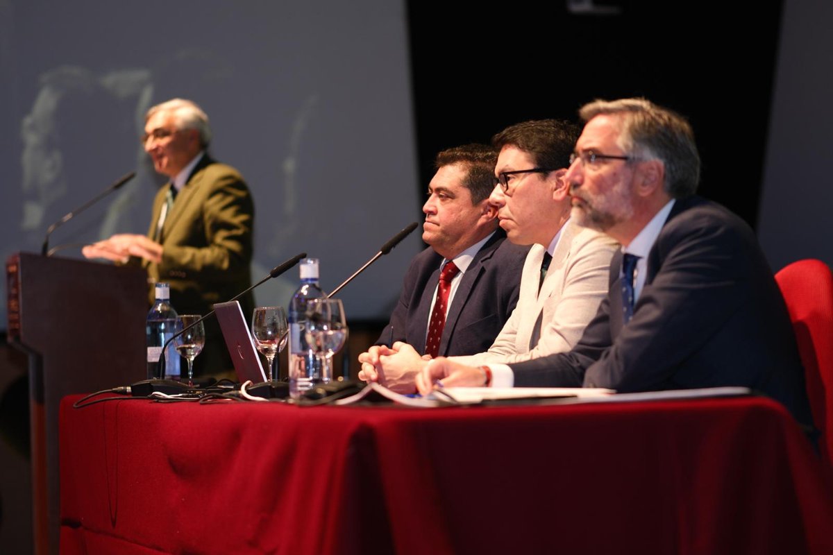 ➡El <a href="/GestoresSevilla/">Gestores Sevilla</a> ha celebrado:

🟢Junta General de Colegiados
🟢Jura de nuevos colegiados

👏Una celebración en la que el anterior presidente del <a href="/CAndaluzGA/">Consejo Andaluz GA</a>, Fernando Nogueras, fue nombrado Presidente de Honor de la institución.

gaconsejoandaluz.es/emotiva-celebr…