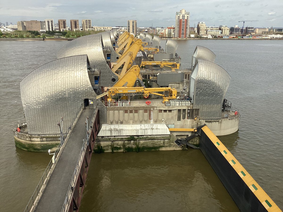 🛑The #ThamesBarrier is now closed🛑 This is our 220th Flood Defence Operation, and our 12th of what’s proving to be a busy flood season. The tide is just peaking now at #Southend, and is the highest tide of the season so far. Barrier will start to reopen at around 16.00.