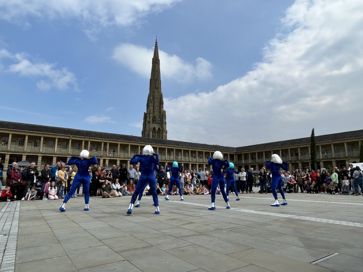 Celebrate #InternationalDayofDance at The Piece Hall on 28 April! 💃🕺 Experience live performances and social dancing all day long. Free entry, don't miss it! More info here 👉 ow.ly/wk9M50Rah5x