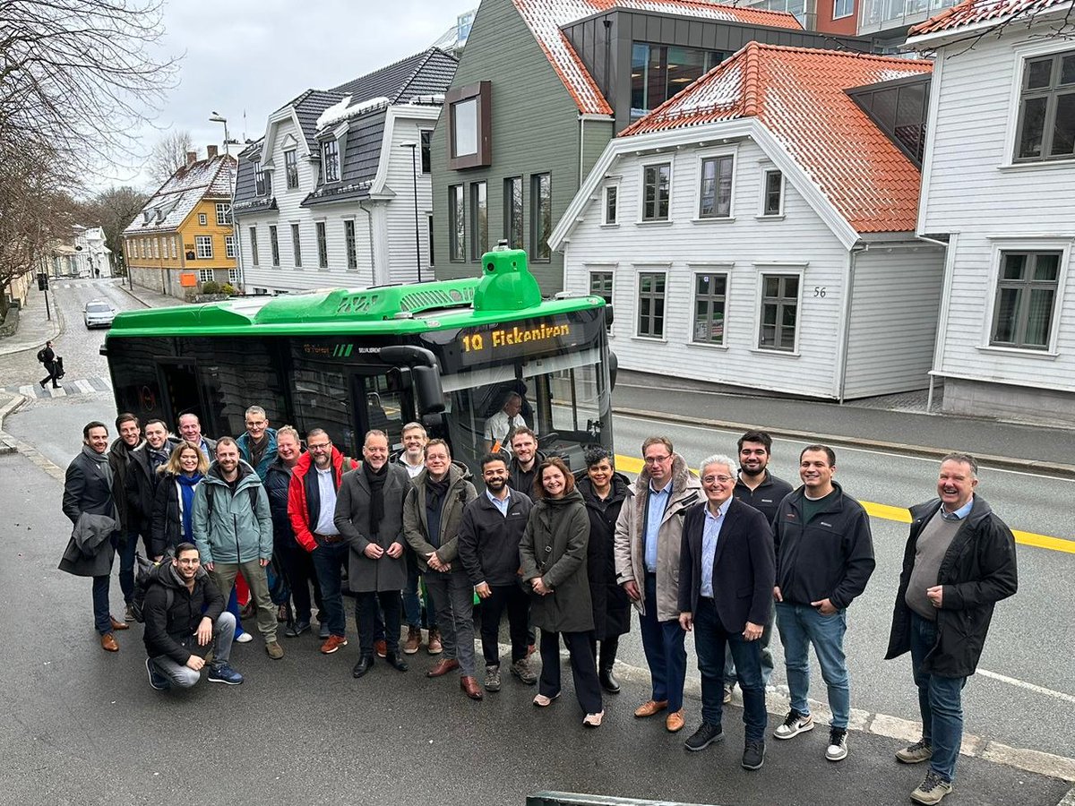 Thrilled to have the #Martha project team in Stavanger, seeing our SAE Level-4 automated buses in action! 
#AutonomousDriving #automateddriving #automatedbus