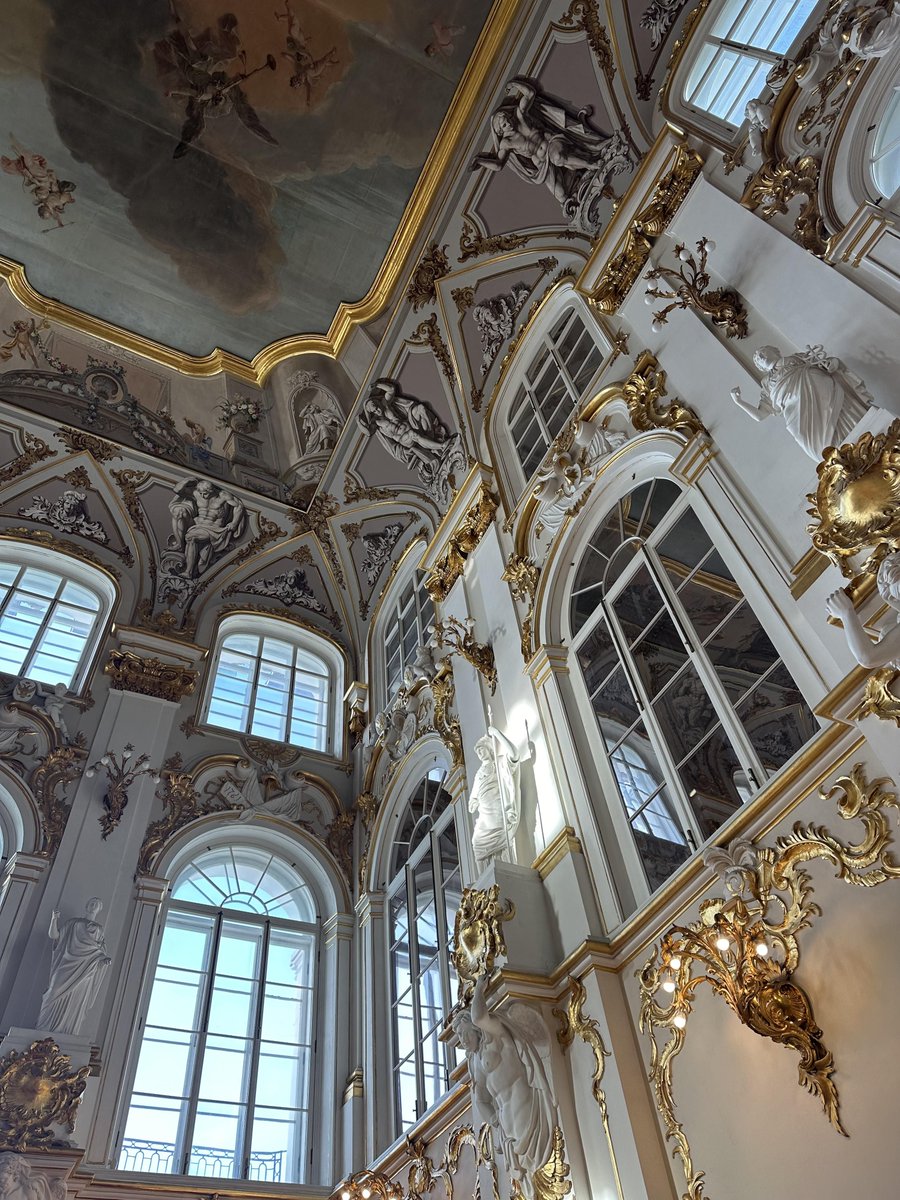 ArchitecturePRN's tweet photo. ArchitecturePorn - Hermitage, St.-Petersburg https://t.co/1CupJAfTL8