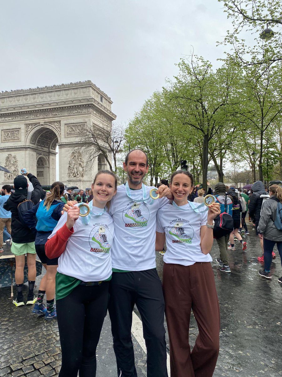 So, we did it !!! More than 126km combined for @Claradelaroque @BonazziErica and myself for our 1st ever #marathon @parismarathon. #nopainnogain. Delighted to shared this accomplishment with my first 2 🇫🇷 PhD students. And thanks to the teammates braving the rain to support us!!!