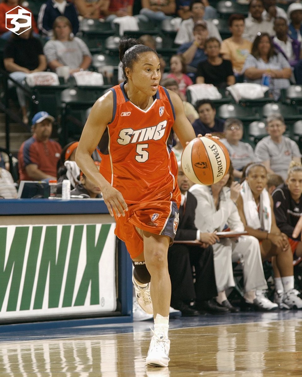 Congrats to Charlotte legend @dawnstaley and @GamecockWBB on clinching the National Championship title & an UNDEFEATED season 🔥