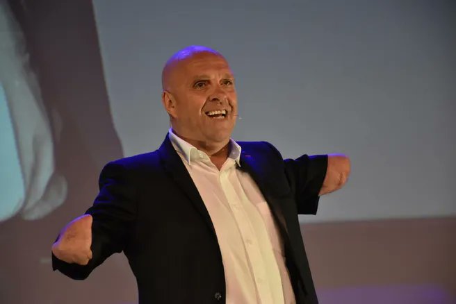 "Avec un handicap, on est toujours capable, autrement" : Philippe Croizon en conférence près d'Orléans larep.fr/saint-jean-le-…