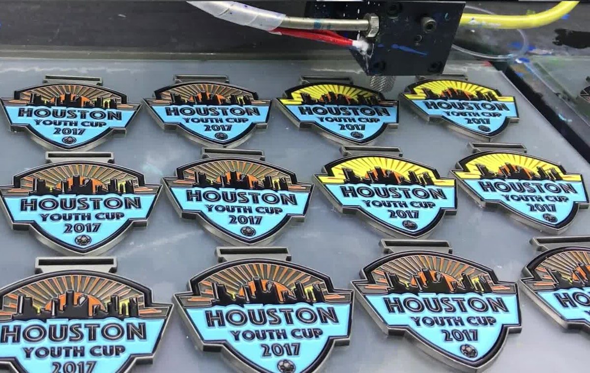 jiayuepins's tweet image. In pins and medals production, whether select hand made coloring or automatic coloring machine, it is normally decided by the qty, the design and production time allowed.

#pincommunity #lapelpins #pinsofinstagram #lapelpin #pinsofig #pinaddict #pinoftheday #pinlife #fantasypins