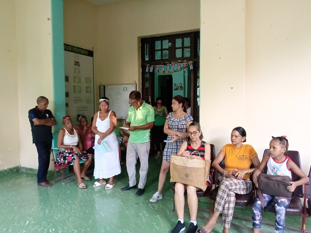 Celebra el matutino en la Dirección de Vivienda en #SantiagoDeCuba