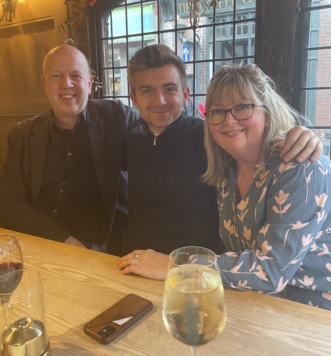 Mother, son, composer and well deserved drinks: a big success for ⁦@WatkinsHuw⁩ & ⁦@bengoldscheider⁩ - a great new horn concerto for ⁦@BrittenSinfonia⁩ - 2nd performance ⁦@BarbicanCentre⁩ Tuesday 9 April ⁦@NGoldscheider⁩