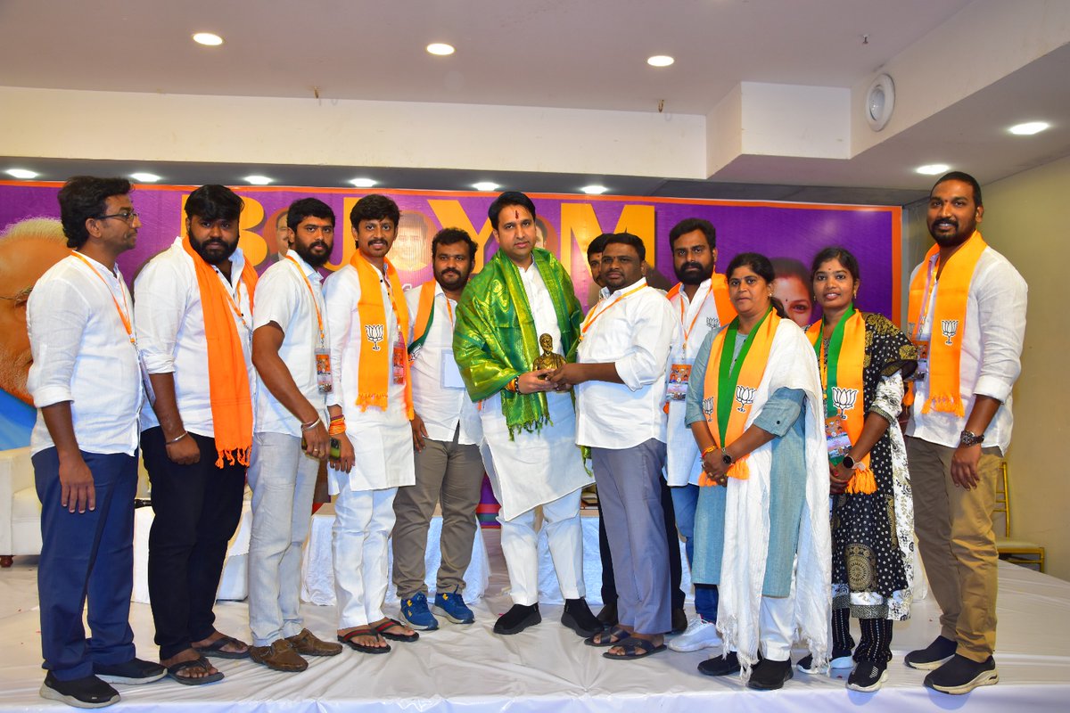 BJYM State Vice-Presidents and Secretaries have felicitated @BJYM National General Secretary Shree @Rohit_Chahal ji on the occasion of the #BJYM Andhra Pradesh State Executive Meeting held in Vijaywada. #BJYM4Andhra