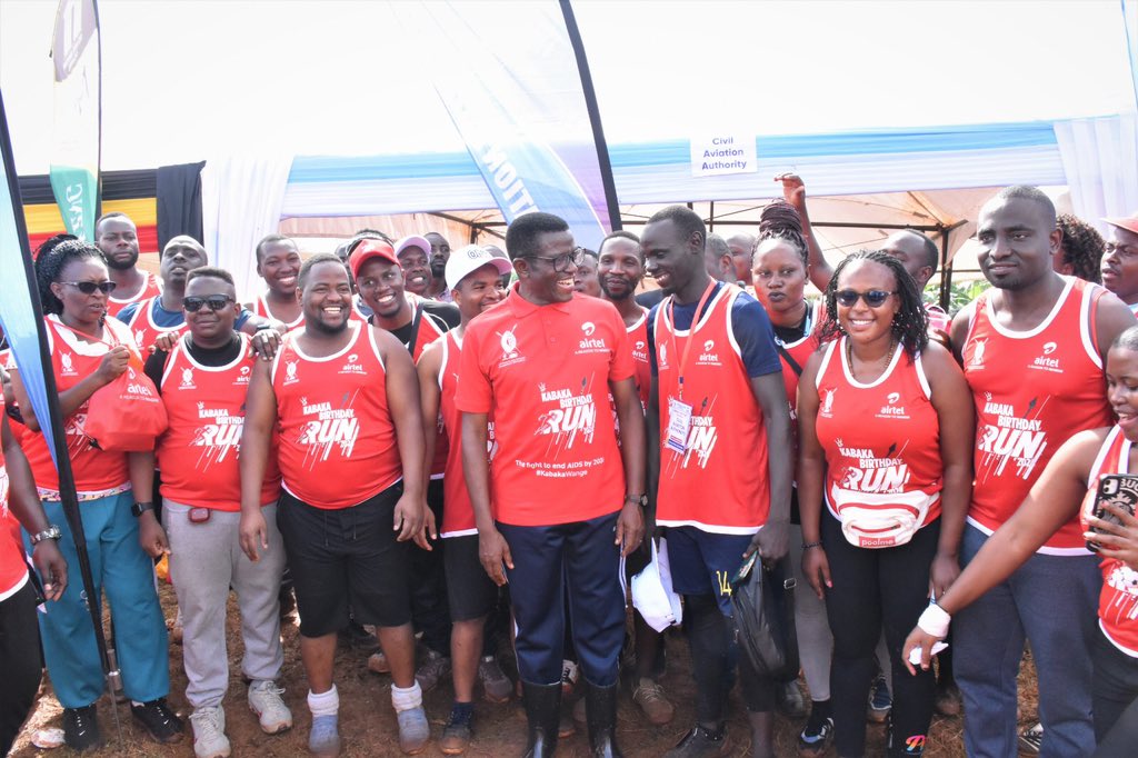 Some Uganda Civil Aviation Authority staff had a light moment with the Buganda Kingdom's Katikkiro, Owek. Charles Peter Mayiga, at the Kabaka Birthday Run on Sunday, April 7, 2024 in support of the campaign to eradicate HIV/AIDS by 2030. #KabakaBirthdayRun2024