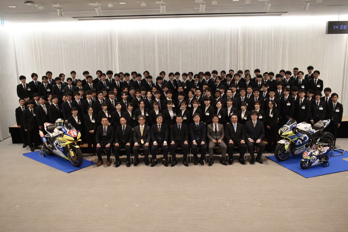 atj_recruit's tweet image. 4月1日に、新しい仲間が116名入社して頂きました✨
これから2ヶ月半の新入社員研修を経て、それぞれの職場へ旅立ちます☺️

#入社式
#オートテクニックジャパン
#ATJ
#エンジニア