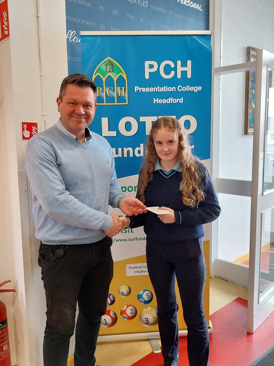 Congratulations to our most recent weekly winner Fidelma Lee, represented here by her daughter Amy. Congratulations Fidelma and thank you to you and all our subscribers for your continued support. ourfundraiser.ie/org/presheadfo…