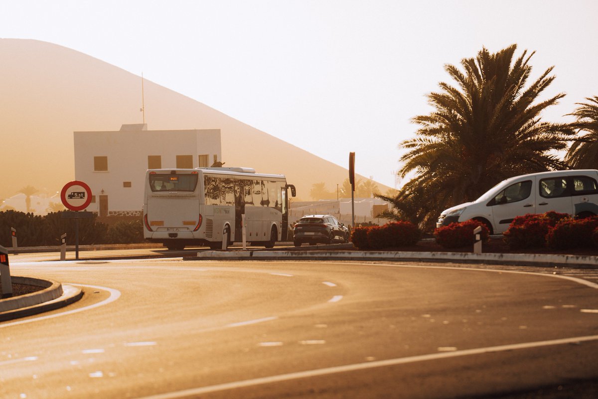 🚍🌋Comparte cada rincón de la isla.

#Yovoyenguagua #Guagüismo #DescubreLanzarote #MuéveteenGuagua #Lanzarote #LanzaroteenGuagua #PracticaGuagüismo #Guagua #IslasCanarias #CanaryIslands #TurismoLanzarote #Transporte #TransporteSeguro #TransporteSostenible #TurismoResponsable