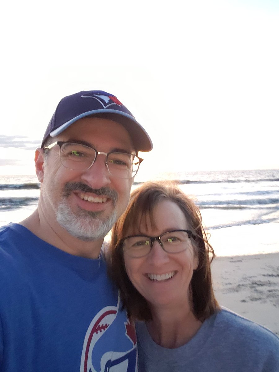 DPJohnson79's tweet image. Sunrise walk along the ocean, can't think of a better way to ring in our 19th anniversary.