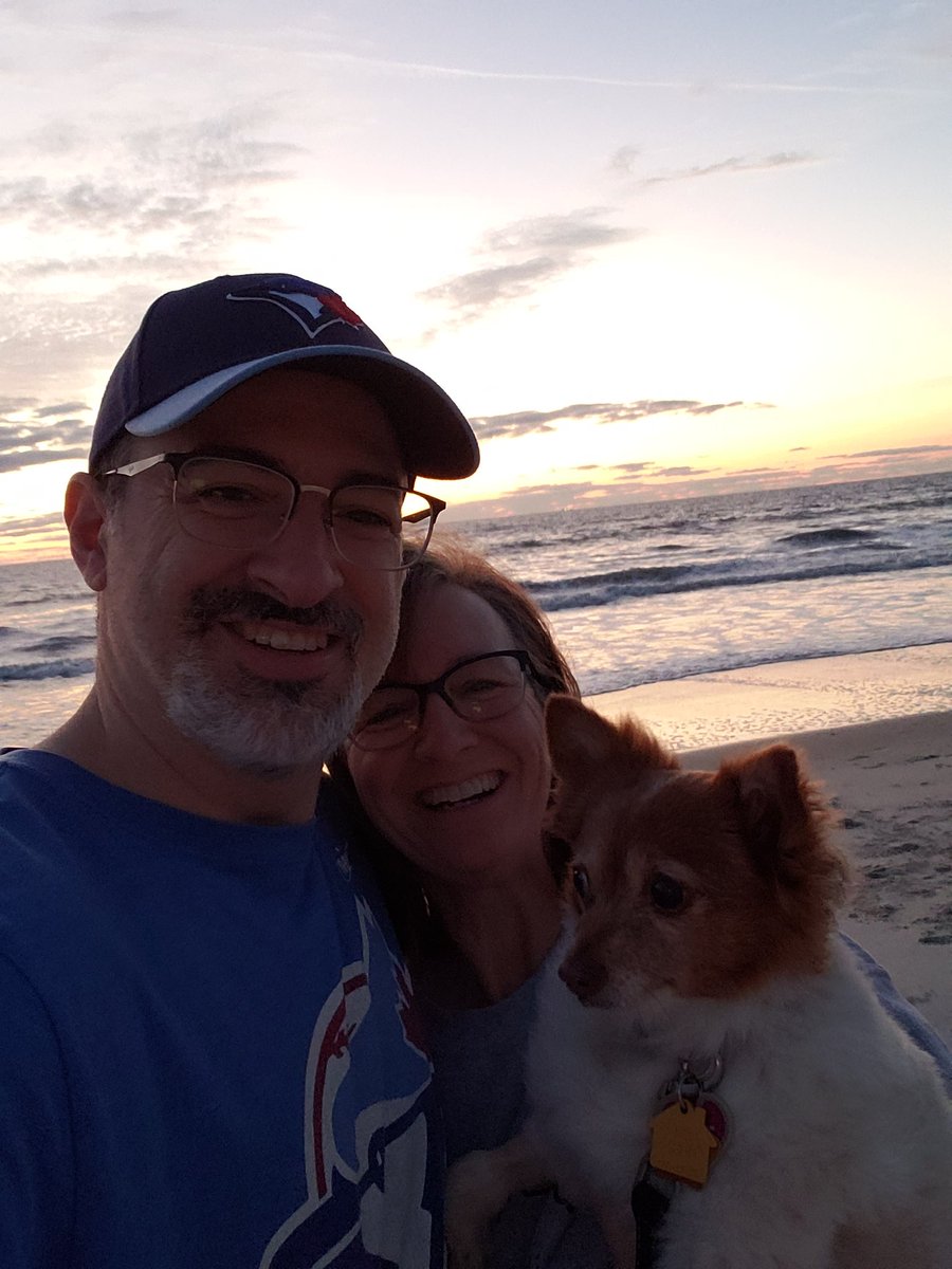 DPJohnson79's tweet image. Sunrise walk along the ocean, can't think of a better way to ring in our 19th anniversary.