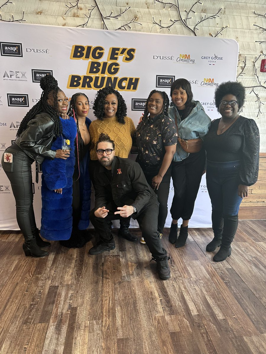 Getting to be in this picture meant a lot to me. Though there are more faces that need to be in it, I love all the people who are there. @YungLittlefoot @fayejackson419 @Ms_KristaB @queen___pr @CandaceCordelia @emiliosparks #BigEsBigBrunch #WrestleMania
