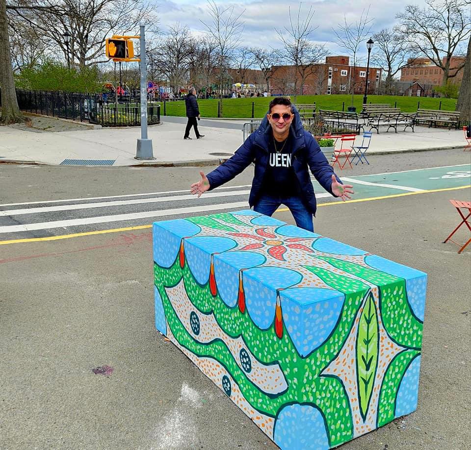 🎨🎨The day for painting on Paseo Park finally arrived! 🎨🎨 As @nyccouncil Parks Chair, I believe public art and public space enrich our bodies and souls. Last year, my office funded a project to paint all the granite cubes across the 26 blocks of the #34AveOpenStreets. 1/3