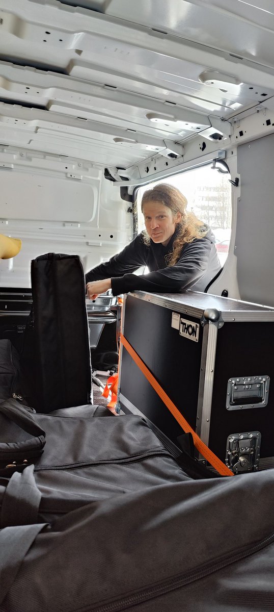 Welcome on board LCO stage manager Jallu! 💜🙏 Some of us play Tetris with slightly bigger blocks... 😄 Vibrafone and marimba ready to be transported 😊 @LaplandChamber @KorundiHouse @Roikaupunki @johnstorgards @SuoSiO