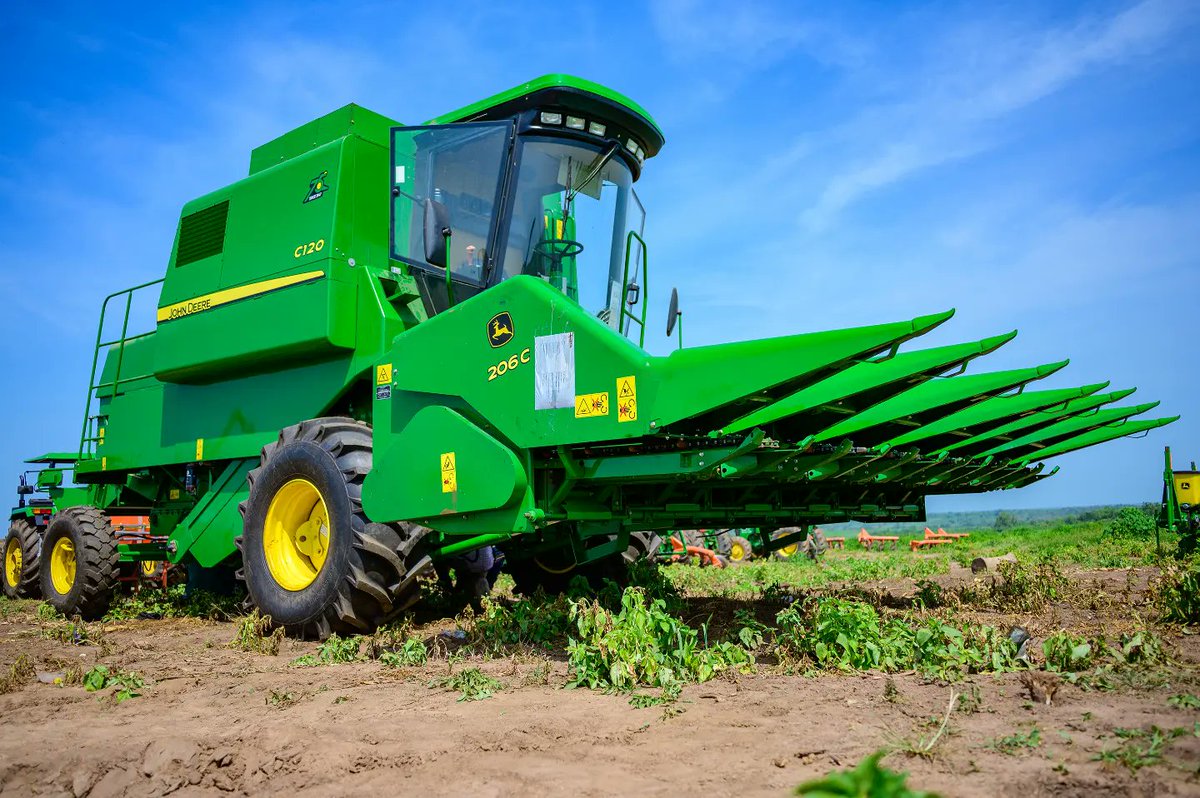 TATAafricangltd's tweet photo. Technology meets innovation with John Deere tractors! 🚜.
 Did you know? Our tractors are equipped with cutting-edge features to enhance efficiency and productivity on the field. Explore the latest advancements with TATA International Nigeria and take your agricultural operations https://t.co/NffKk6mtgV