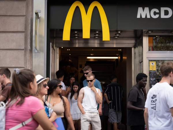 La gran convención de McDonald's aterriza en Barcelona entre amenazas de querella de franquiciados elnacional.cat/oneconomia/es/… vía @elnacionalcat #macdonalds #Barcelona #querrella #franquiciados #empresas