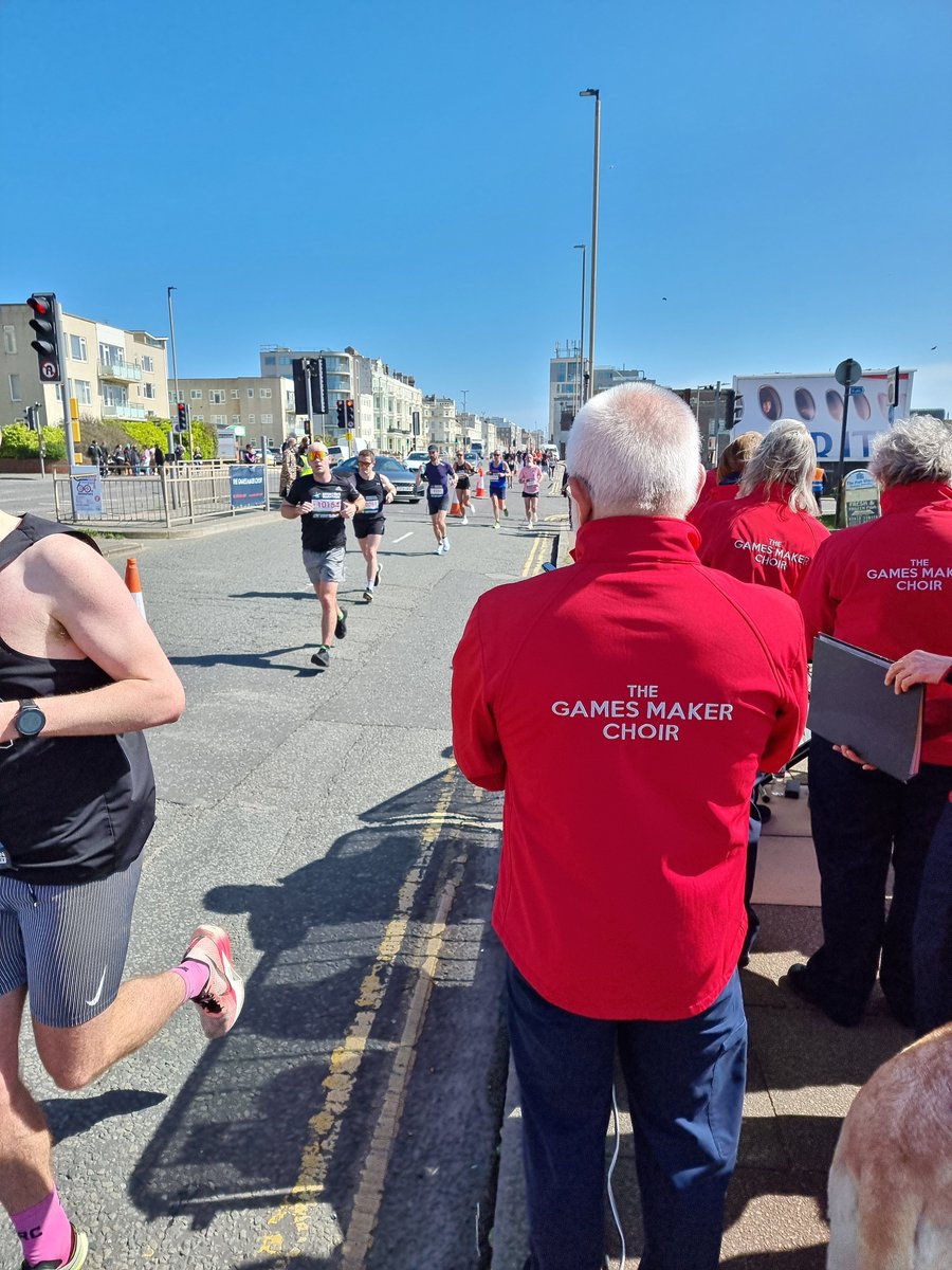 So uplifting to be able to give the runners of @BrightonMarathn a little boost with @GamesMakerChoir after mile 23 yesterday. The tech worked well and didn't blow away. Next stop: @LondonMarathon.