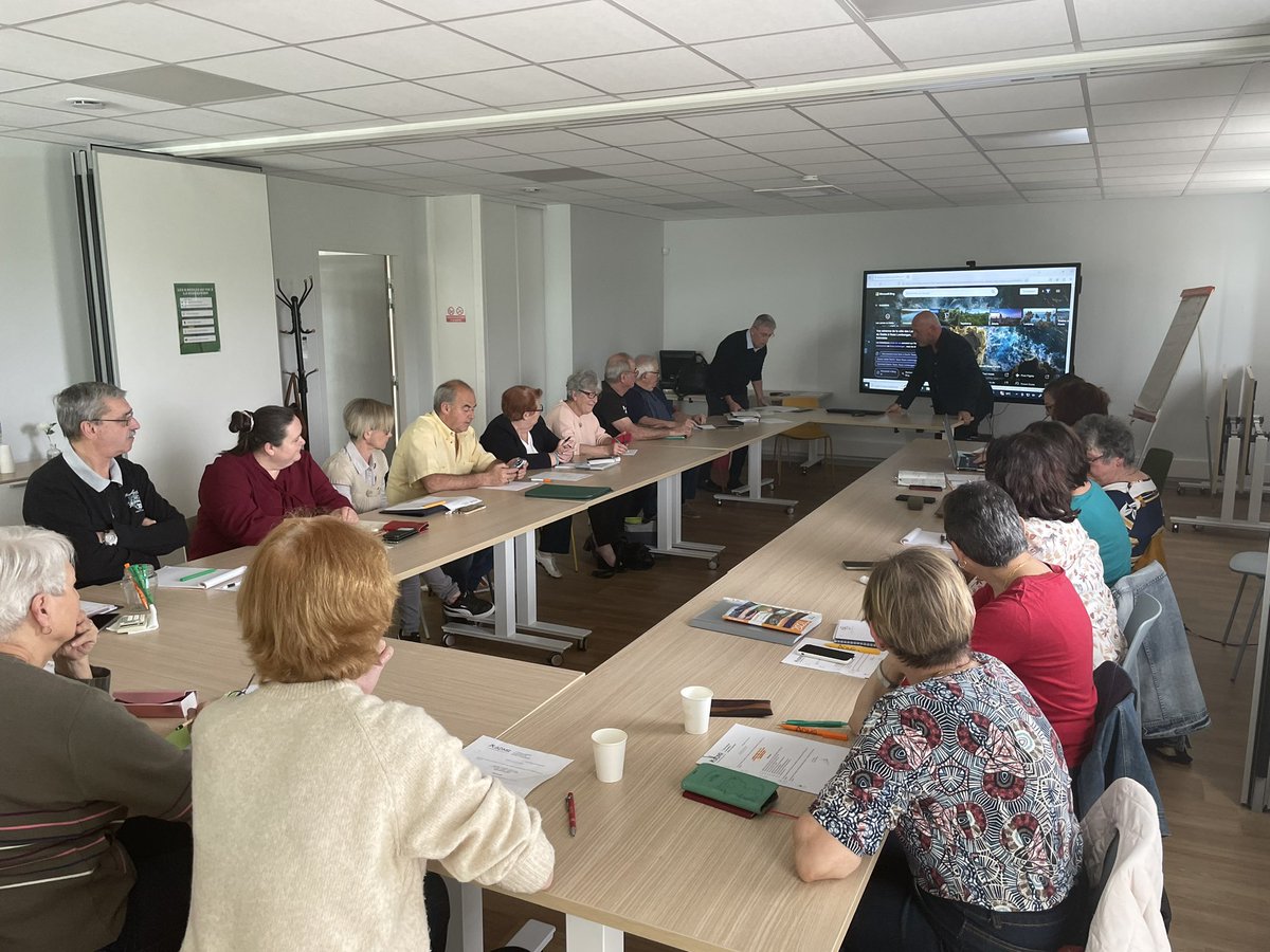 🏡Instant de vie
Le saviez-vous? L’#ADMR est associatif avec de nombreux bénévoles. Les Présidents,la Direction et les membres du Conseil d’Administration se rencontrent pour parler des projets, de l’évolution et de l’amélioration de l’ADMR.Aujourd’hui c’était RDV à la Fédération