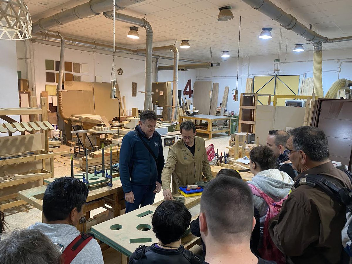 Cepa_Abril's tweet photo. Hoy, el alumnado de 4ESPA y Prometeo II ha visitado el IES San José. Ricardo, su director, nos ha enseñado las instalaciones de todos los ciclos de FP de Grado Medio que se imparten allí. 

¡Gracias al IES San José por su acogida! https://t.co/FJ4Ifedzbv