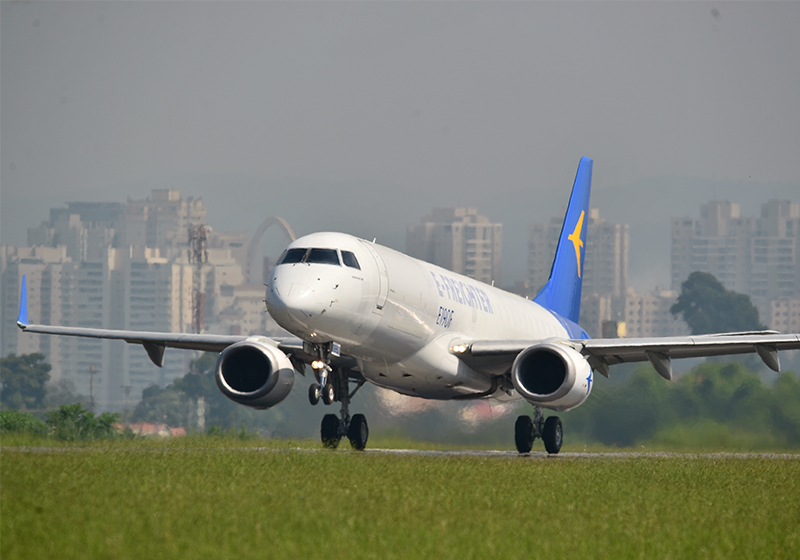 First Embraer E-Jet converted to transport cargo aircraft makes its debut cargotrends.in/news/first-emb… @embraer #e190f #e195f #passengertofreighter #freighterconversion #ejet #efreighter #firstflight #aircargo #ecommerce #cargoturboprops