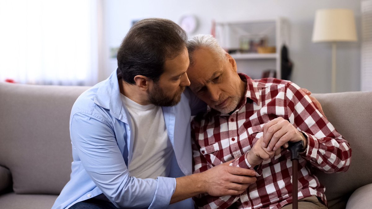 Carer's Allowance at £81.90 a week is an insult to #UnpaidCarers after all they do to fill in the gaps left by the Govt's broken social care system

It also locks most carers out of paid work as claimants must be at home caring 35 hours a week minimum

🔗 bit.ly/3xsLJ8q