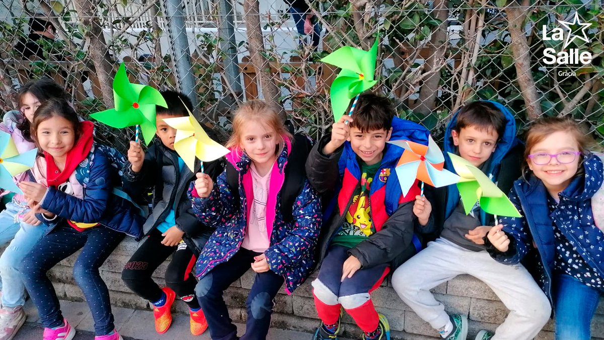 ⭐ La classe dels Micos🐵 ha estat treballant les energies renovables, i han après com funciona l’energia eòlica. 🌬 I per a comprovar-ho de manera pràctica, han construït molinets de vent! Han quedat així de xulos 🤩 #Sostenibilitat #SomLaSalle #LaSalleGracia #MiraMésEnllà