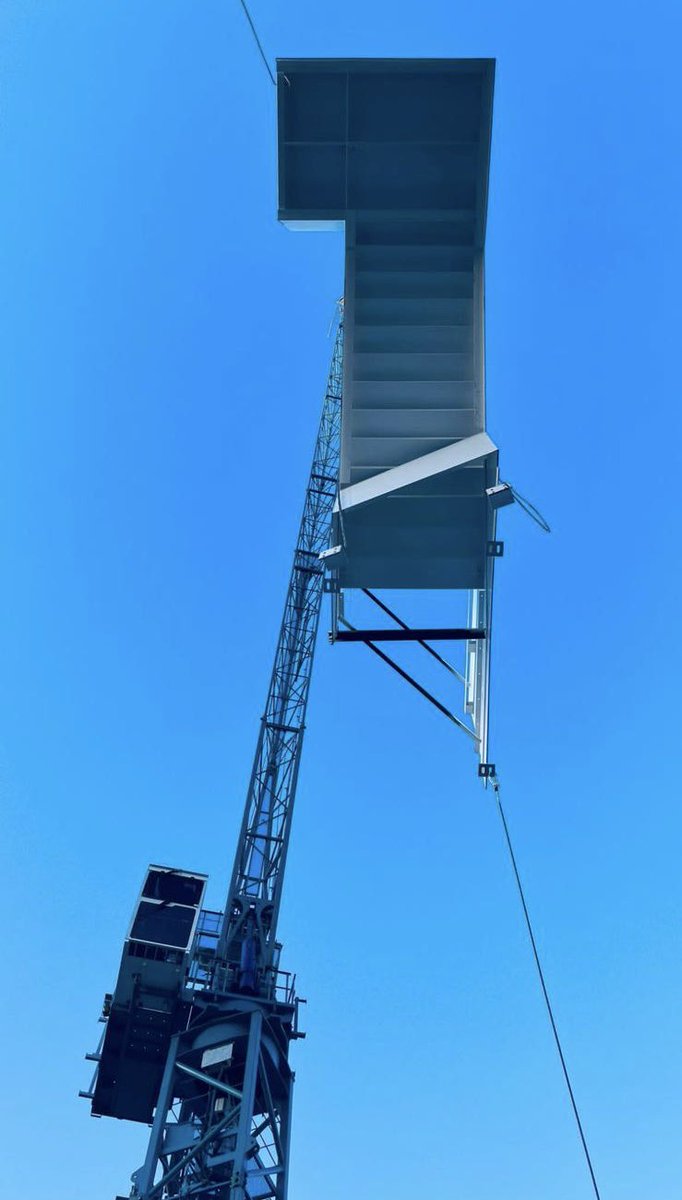 CheviotInstall's tweet photo. After some beautiful blue skies and a drop in wind speed recently, the amazing team at Cheviot have been able to complete the install of this fully welded floating stair. 

Now it’s all ready for some onsite painting!

#SteelWork #Metalwork #Stairdesign #Staircases #Construction https://t.co/hzBTkquUFX