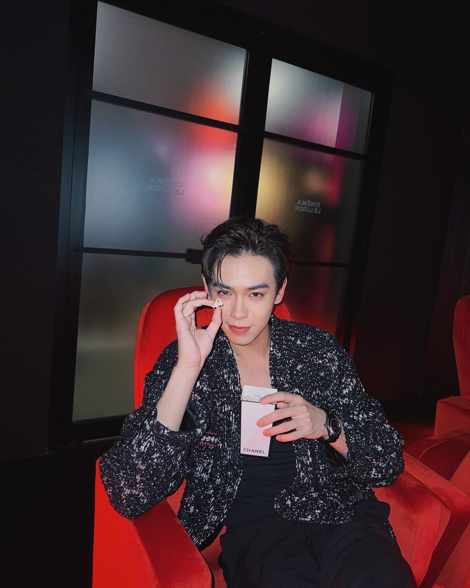 Nnpdbs's tweet photo. want some?🍿
#CHANELxTHIRD
#ThirdLapat https://t.co/TXUX2EUIQs