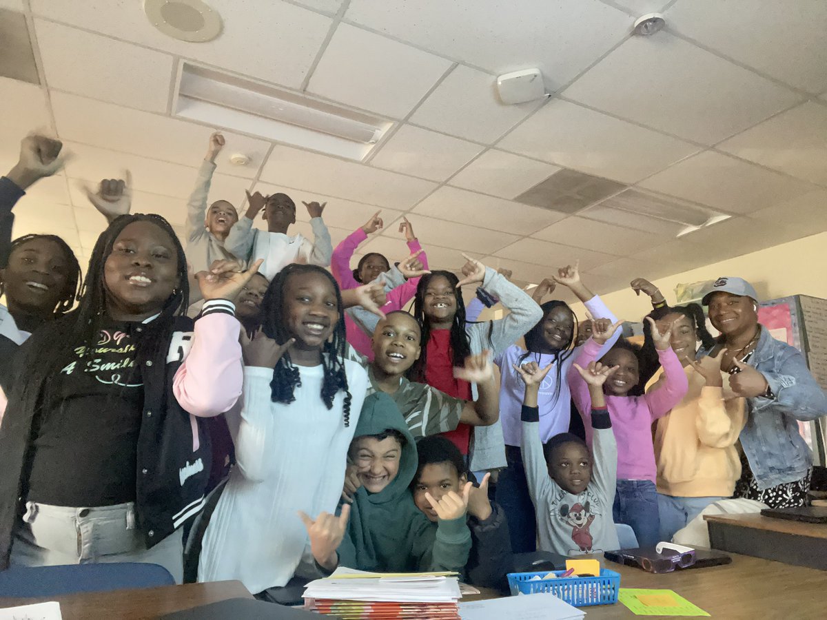 iva_ivjackson's tweet photo. My class and I are so excited for my former student, @MilaysiaFulwiley @laywitdabutter and the @UofSC Lady Gamecocks. @dawnstaley is such a class act! #UncommonFavor #GoCocks https://t.co/bRNK41QieV
