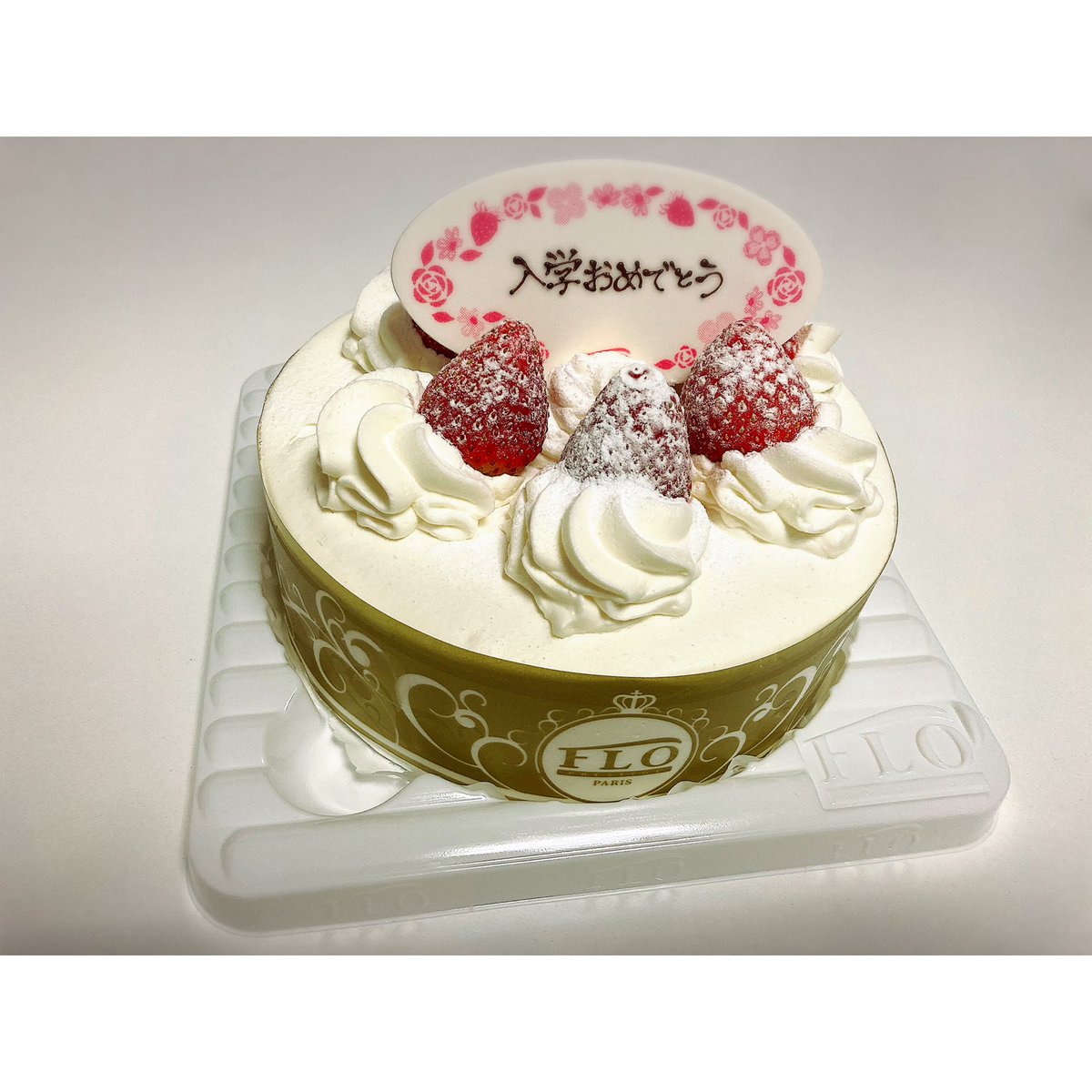 an72ki's tweet photo. 娘 今日 中学校の入学式でした🌸
ケーキで お祝いしました㊗️

 #入学式
 #ケーキ https://t.co/BuVI1my102