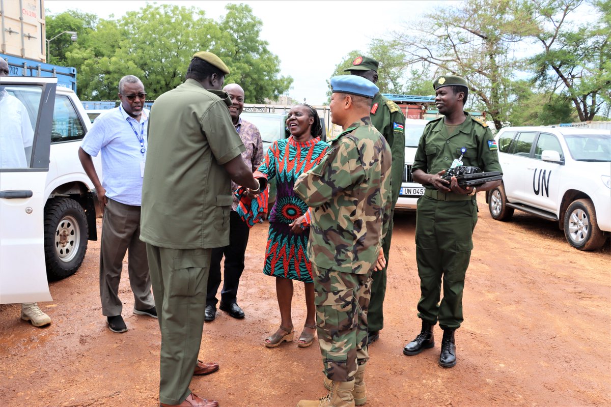 To enhance the operational capacities of the Joint Verification & Monitoring Mechanism, including its support to the peace process🕊️+ protection of civilians, #UNMISS handed over vehicles + laptops🚙💻at an event in Juba, # South Sudan 🇸🇸 #A4P