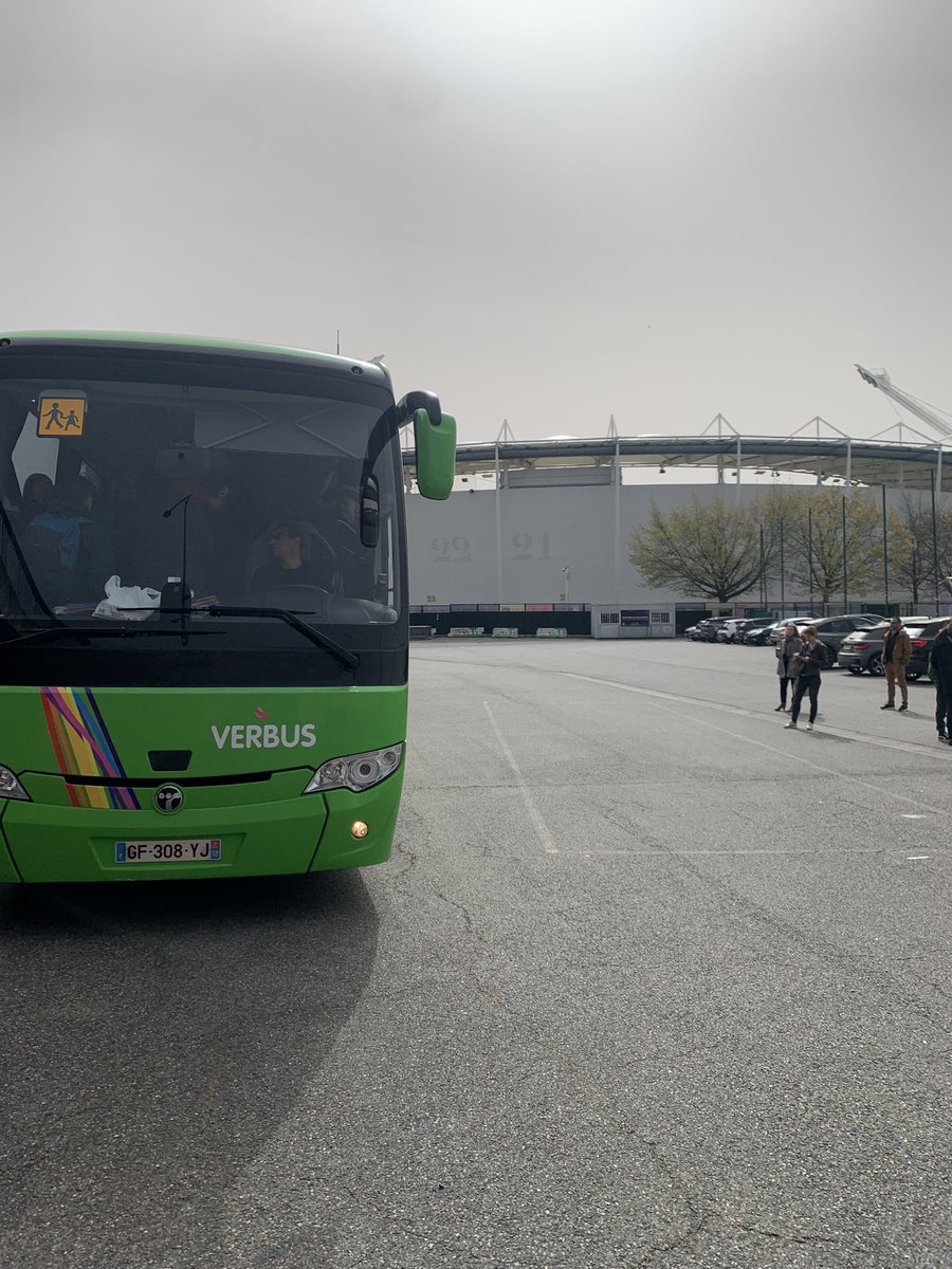 Départ des séjours #SNU depuis le #Stadium de #Toulouse ! 180 jeunes de Haute-Garonne en route pour 4 séjours dans le <a href="/tarnetgaronne82/">Département de Tarn-et-Garonne</a> #Tarn #Aude <a href="/dept_aveyron/">Département de l'Aveyron</a> ! Merci a <a href="/Toulouse/">Toulouse - Mairie et Métropole</a> et au <a href="/ToulouseFC/">Toulouse FC</a> pour le lieu de rdv ! #cohesion #democratie #valeursdelaRepublique #citoyennete