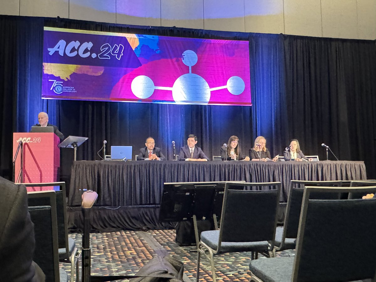 Chronological vs. Biological Aging series session happening now with #JACCJournals editors in chief - Thomas B. Murphy Ballroom 4 🔗 to the series: bit.ly/3UaebVm #ACC24 #Cardiology @BiykemB @CandiceSilvers1 @DLMann_MD @PennThalheimer @shivkumarmd