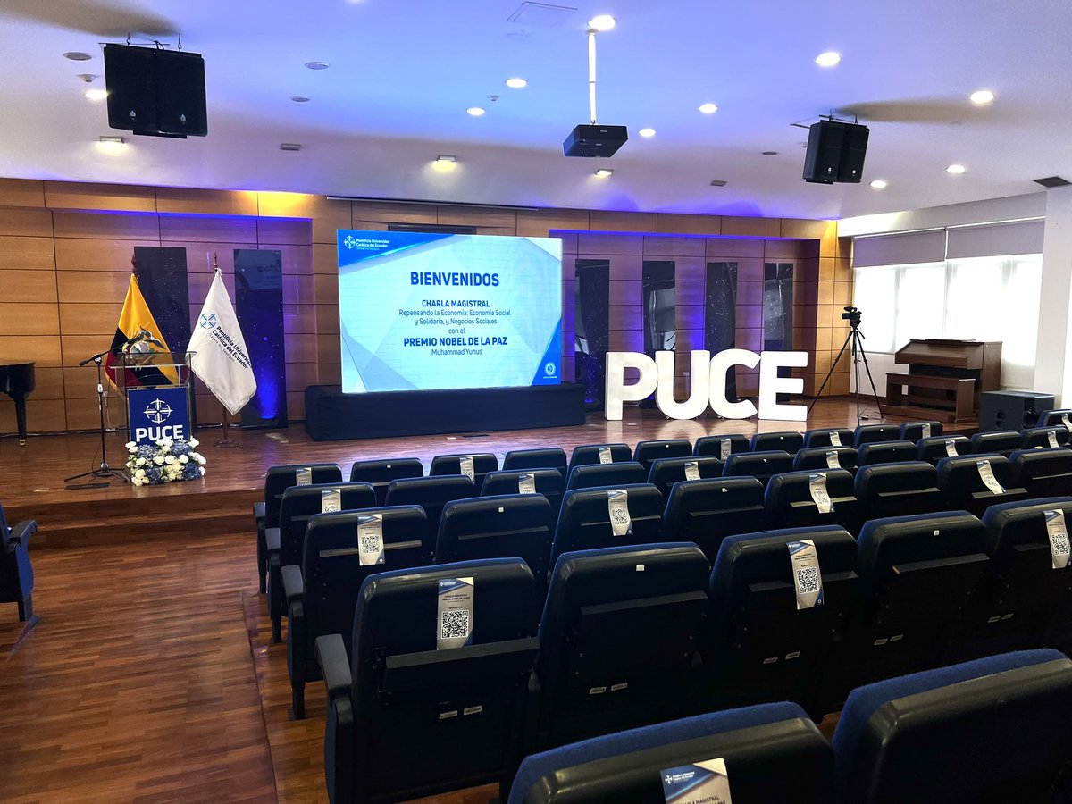 🙌🏻 Estamos listos para la charla magistral con el premio Nobel de La Paz Muhammad Yunus en el Auditorio de Ciencias de la Educación PUCE, Matriz Quito 📍

✅ También puedes verlo en vivo en el canal de Youtube @videosPUCE en el siguiente link 👉🏻 youtube.com/@videosPUCE
