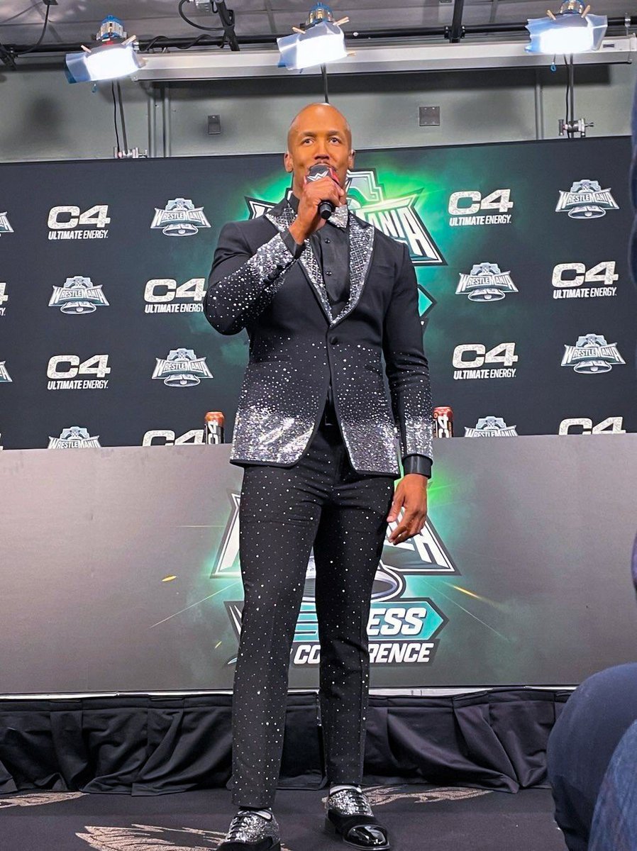 The WWE presser was great but can we get some love for the suit 🔥