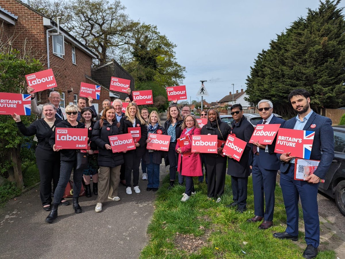 Great to be out campaigning in #Thurrock with @thurrocklabour and @ThurrockJen. Many people on the doors fed up with years of Tory failure locally & nationally. Vote Labour on 2 May to deliver the fresh start Thurrock needs & send a clear message that it's time for change.