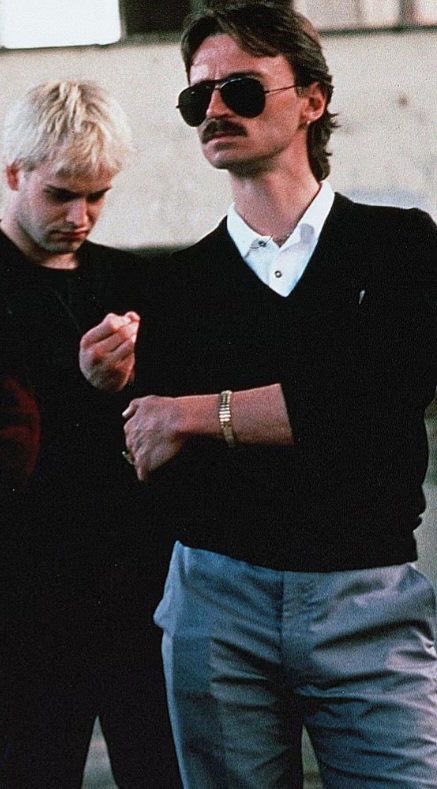 AllisonD104's tweet photo. I can’t explain it but he is so hot 🥵 here! 🥵🫠❤️ 
#robertcarlyle #trainspotting #begbie https://t.co/wkyXDXIlDh