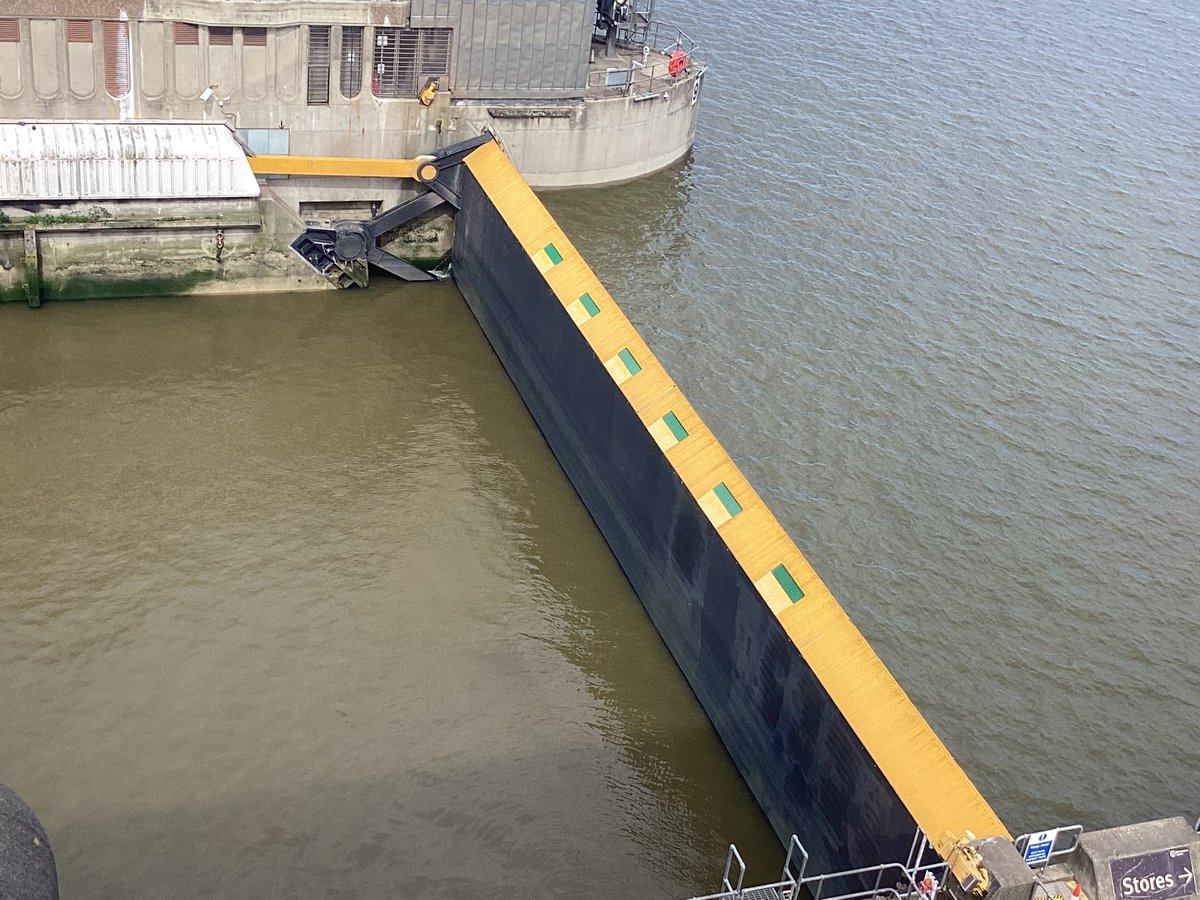 The tide is now peaking at the #ThamesBarrier. We are in the process of moving some of the larger gates to underspill to allow a controlled amount of water under the gate. This will speed up the reopening process for the evening rush hour.