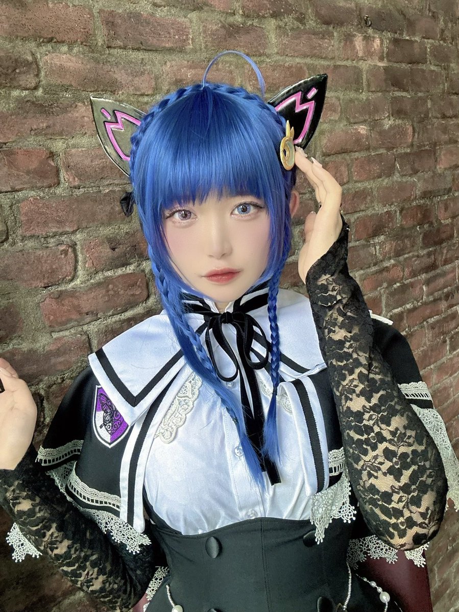 GKpMx_2aYAAS6B5.jpg
