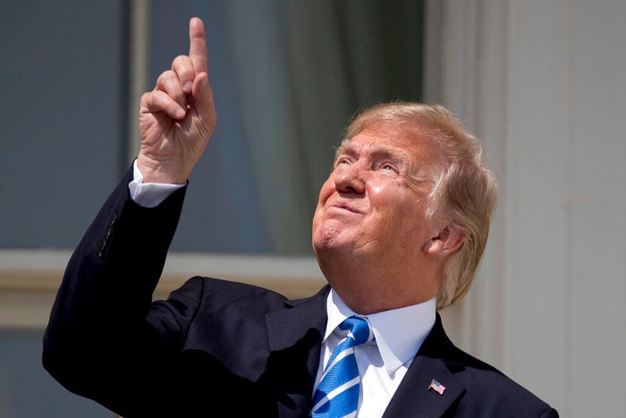 soupformy_fam's tweet photo. The correct way to watch the eclipse today https://t.co/svx6XUeD28