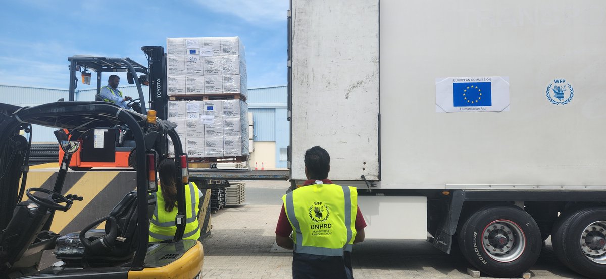 An EU humanitarian convoy, carrying over 134 tonnes of aid, is on its way from Dubai to Gaza. As needs are on the rise and delivery by land remains crucial, supplies such as shelter and healthcare items provided by 🇮🇪 & our humanitarian partners will reach Palestinians in need.